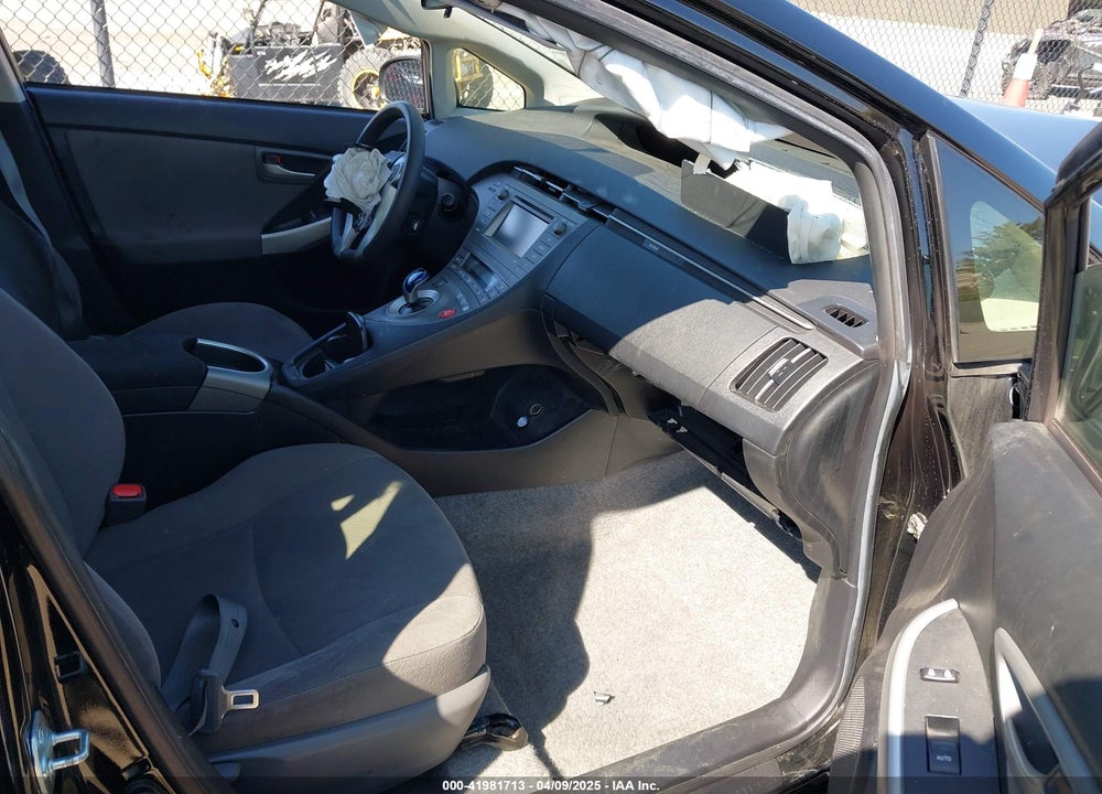 2015 TOYOTA PRIUS TWO VIN: JTDKN3DU8F0438461