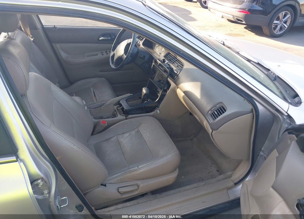 1997 HONDA ACCORD EX VIN: 1HGCD5660VA137355