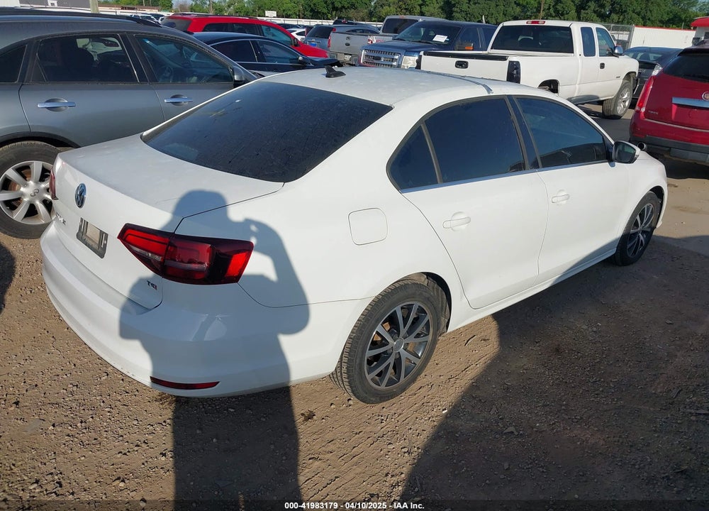2017 VOLKSWAGEN JETTA 1.4T SE VIN: 3VWDB7AJ7HM369200