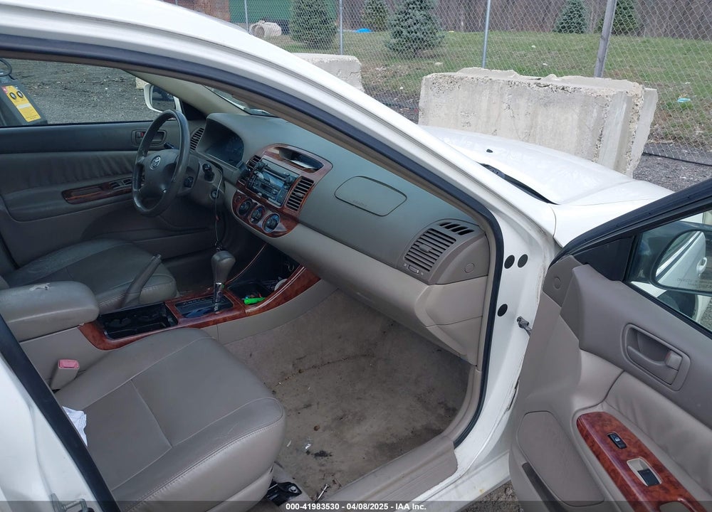 2004 TOYOTA CAMRY LE VIN: JTDBE32K140249889
