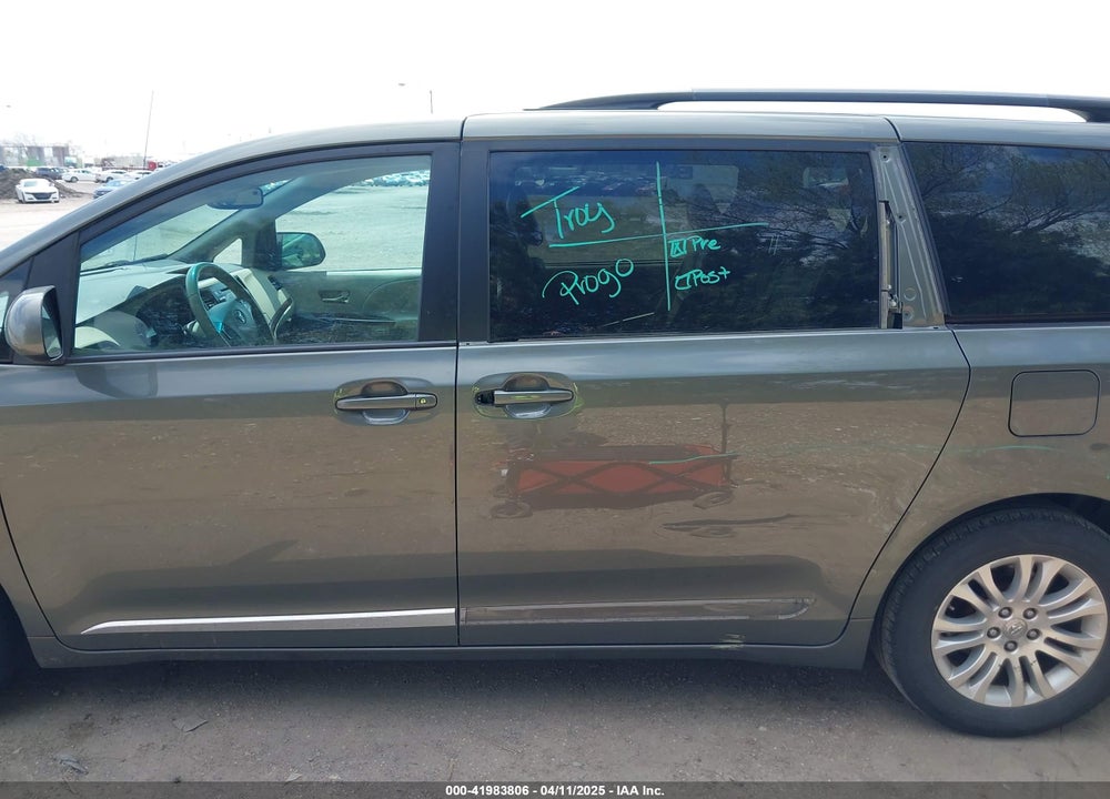 2012 TOYOTA SIENNA VIN: 5TDYK3DC0CS221618