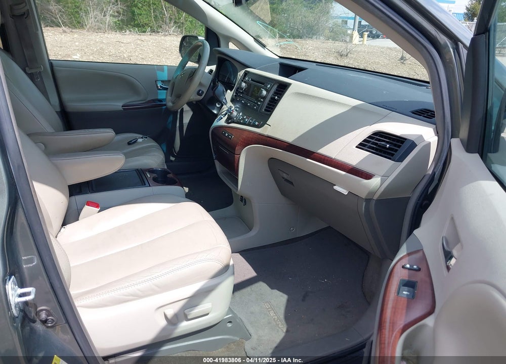 2012 TOYOTA SIENNA VIN: 5TDYK3DC0CS221618