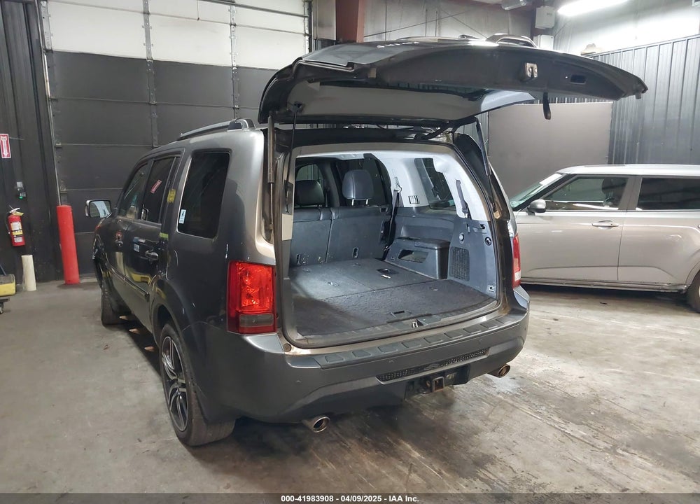 2012 HONDA PILOT TOURING VIN: 5FNYF4H90CB079607