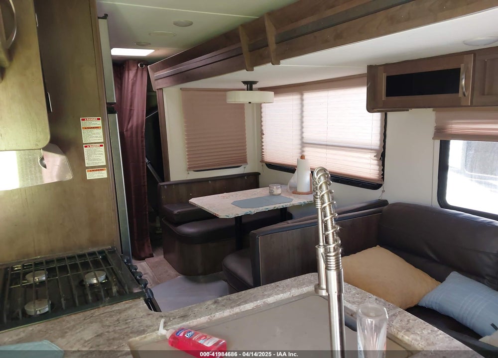 2018 COLEMAN M258RK 32' VIN: 4YDT28526JM938981