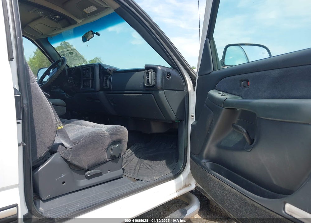 2001 CHEVROLET SILVERADO 1500 LS VIN: 1GCEK19TX1E114529
