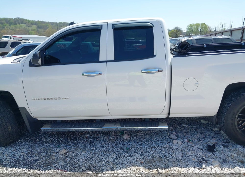 2014 CHEVROLET SILVERADO 1500 1LT VIN: 1GCRCREC7EZ180599