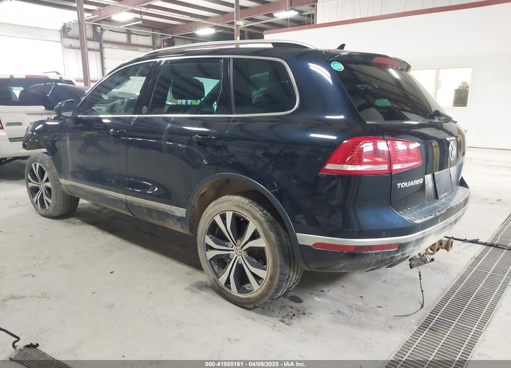 2017 VOLKSWAGEN TOUAREG VIN: WVGRF7BP0HD003232