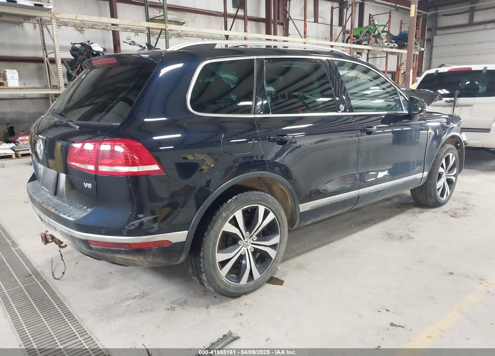 2017 VOLKSWAGEN TOUAREG VIN: WVGRF7BP0HD003232