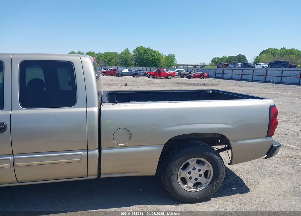 2003 CHEVROLET SILVERADO 1500 LS VIN: 2GCEC19V731307272