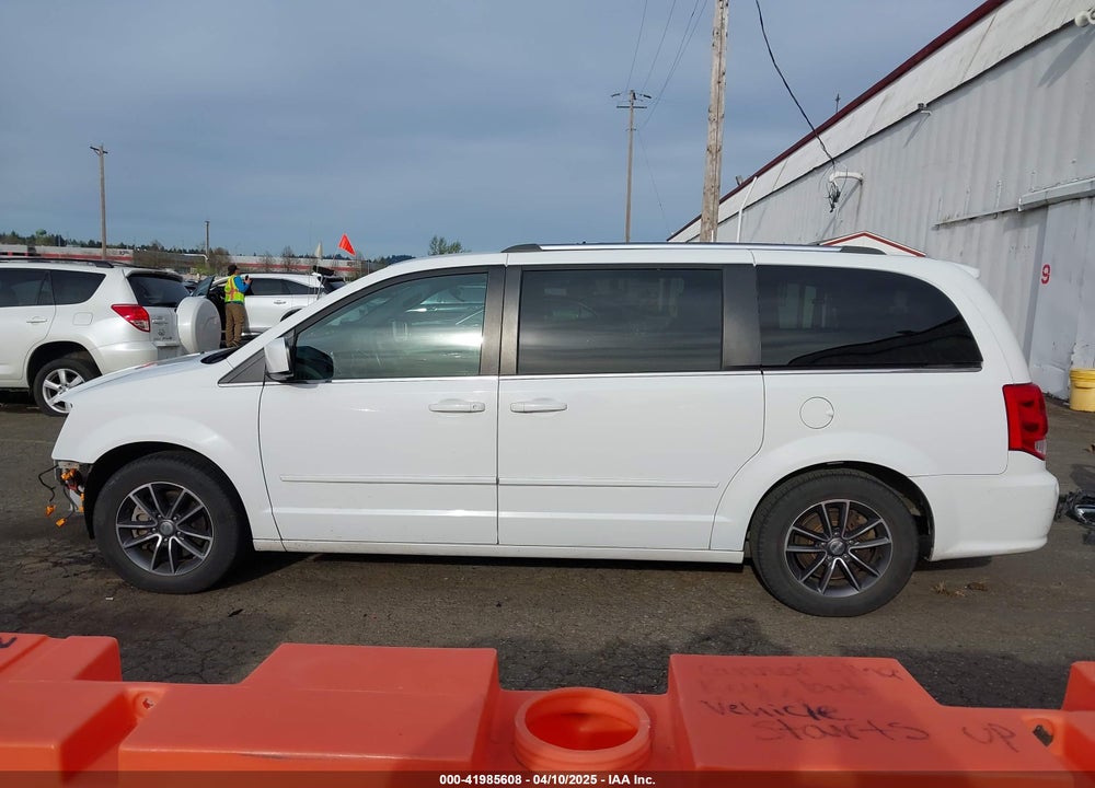 2017 DODGE GRAND CARAVAN VIN: 2C4RDGCG1HR561127