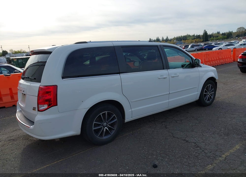 2017 DODGE GRAND CARAVAN VIN: 2C4RDGCG1HR561127