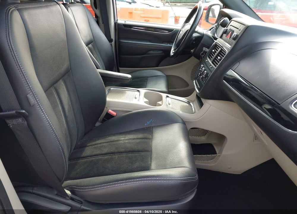 2017 DODGE GRAND CARAVAN VIN: 2C4RDGCG1HR561127