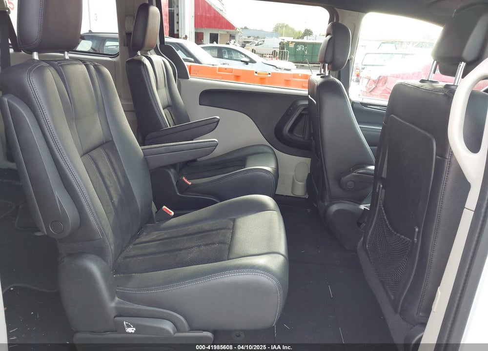 2017 DODGE GRAND CARAVAN VIN: 2C4RDGCG1HR561127