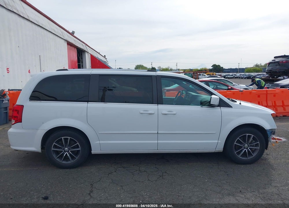 2017 DODGE GRAND CARAVAN VIN: 2C4RDGCG1HR561127