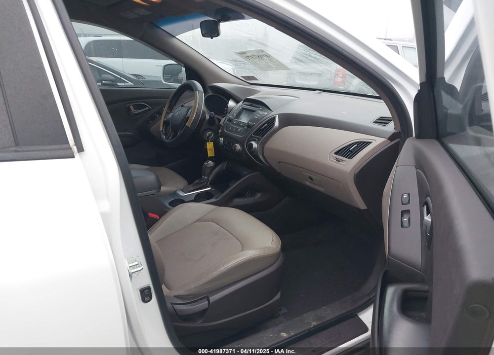 2015 HYUNDAI TUCSON SE VIN: KM8JUCAGXFU987306