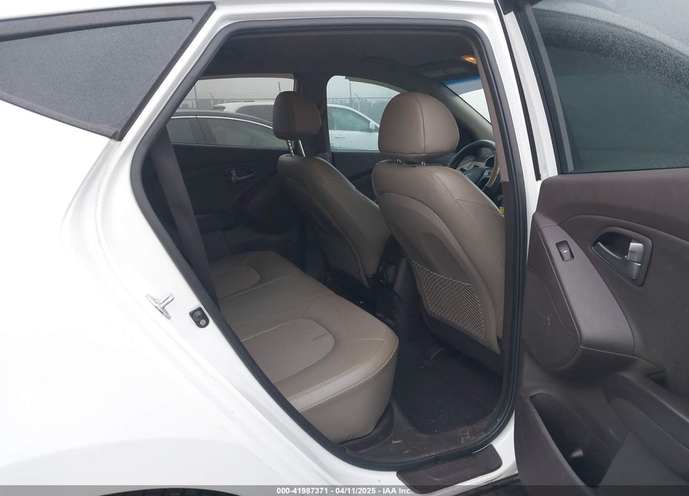 2015 HYUNDAI TUCSON SE VIN: KM8JUCAGXFU987306