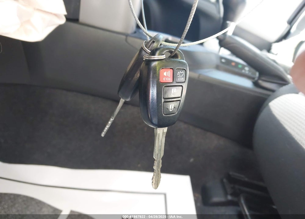 2016 TOYOTA RAV4 XLE VIN: 2T3RFREV3GW453890