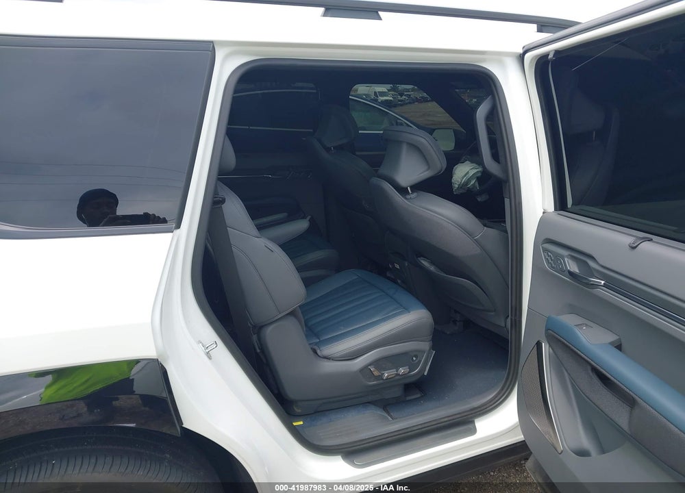 2024 KIA EV9 VIN: KNDAEFS57R6038403