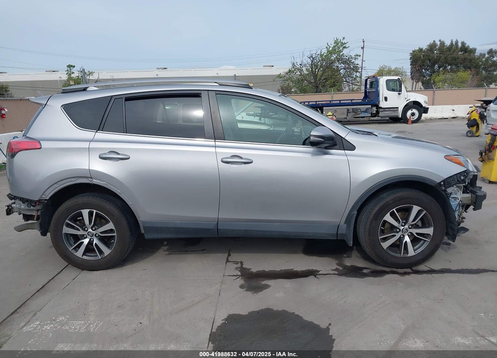 2017 TOYOTA RAV4 XLE VIN: 2T3RFREV2HW661051