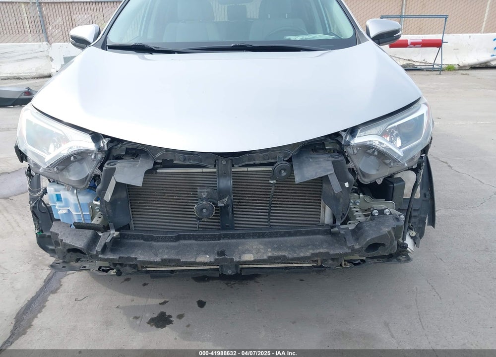 2017 TOYOTA RAV4 XLE VIN: 2T3RFREV2HW661051