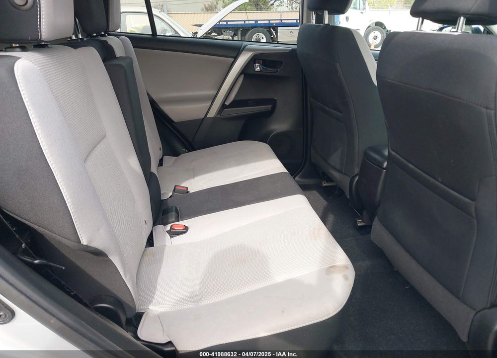 2017 TOYOTA RAV4 XLE VIN: 2T3RFREV2HW661051
