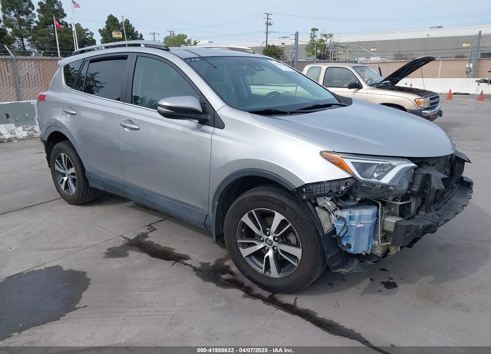 2017 TOYOTA RAV4 XLE VIN: 2T3RFREV2HW661051
