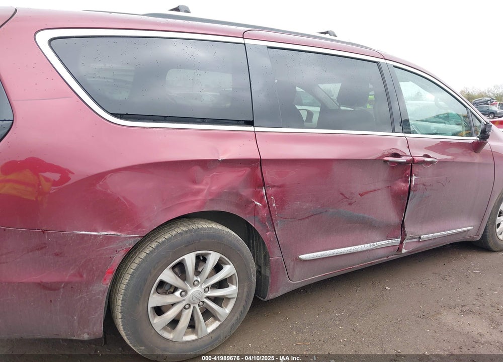 2018 CHRYSLER PACIFICA TOURING L VIN: 2C4RC1BG6JR204081