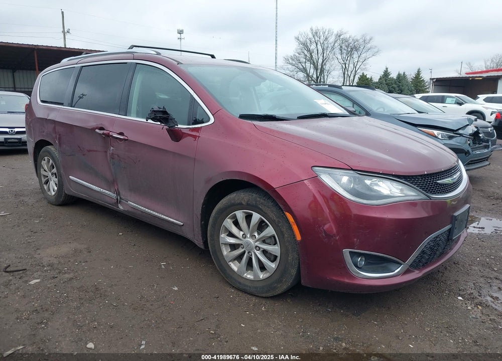 2018 CHRYSLER PACIFICA TOURING L VIN: 2C4RC1BG6JR204081