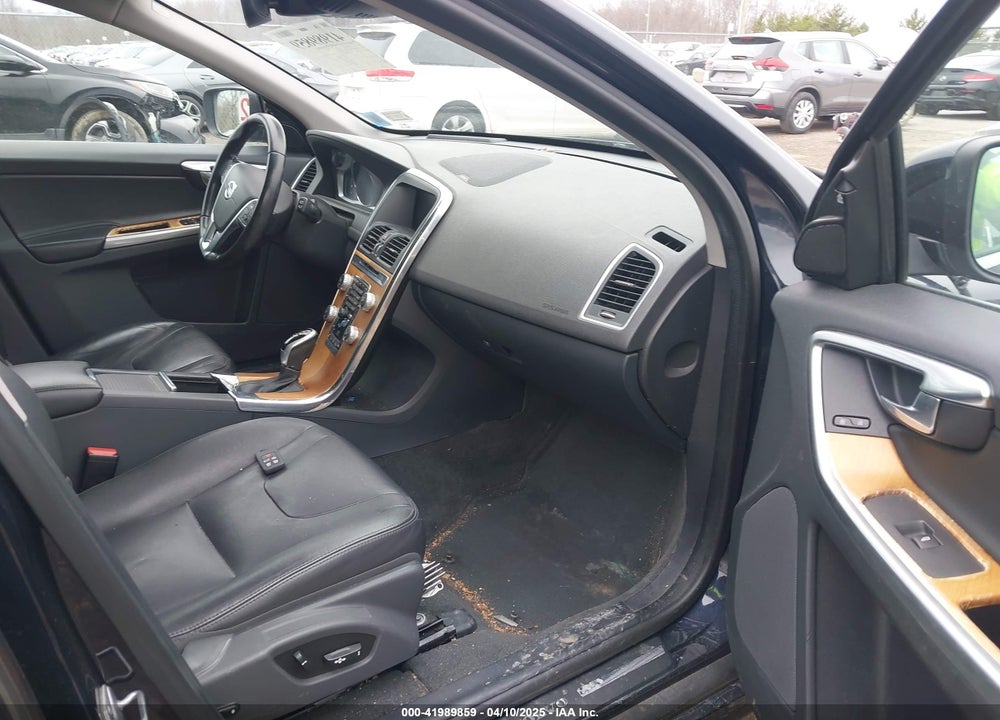 2017 VOLVO XC60 VIN: YV440MRU2H2157962