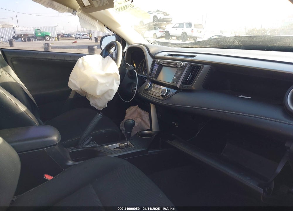 2015 TOYOTA RAV4 XLE VIN: 2T3WFREV7FW158583