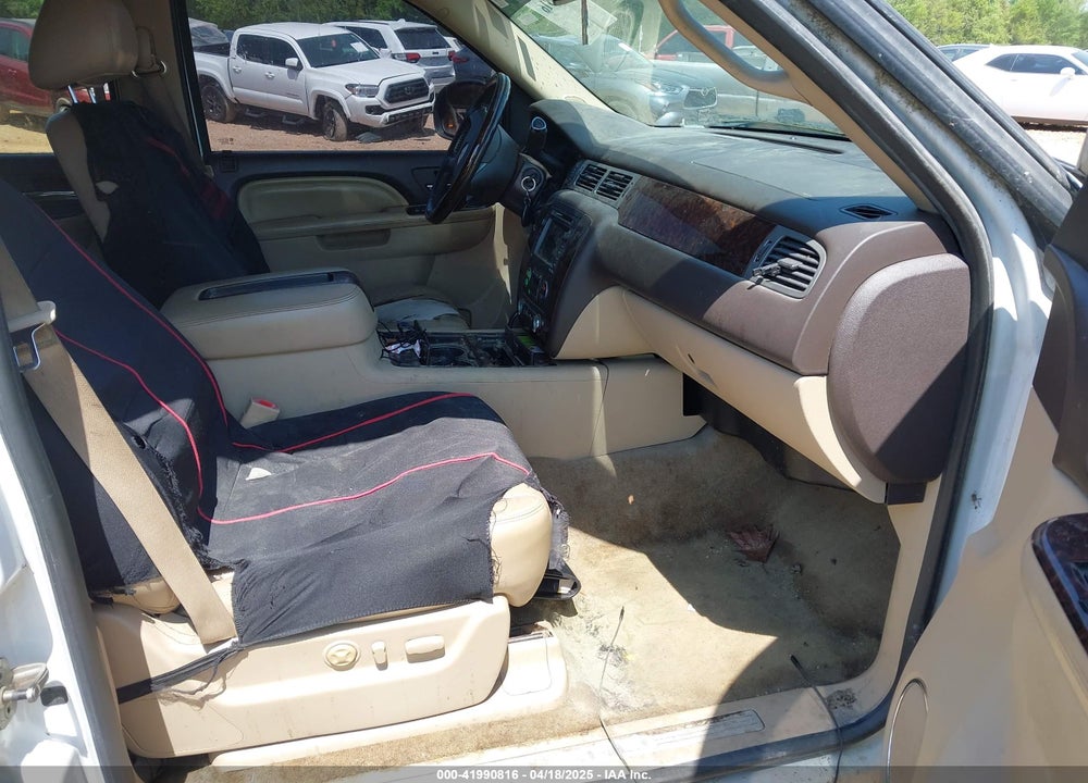 2011 GMC YUKON XL 1500 VIN: 1GKS2MEF9BR198152