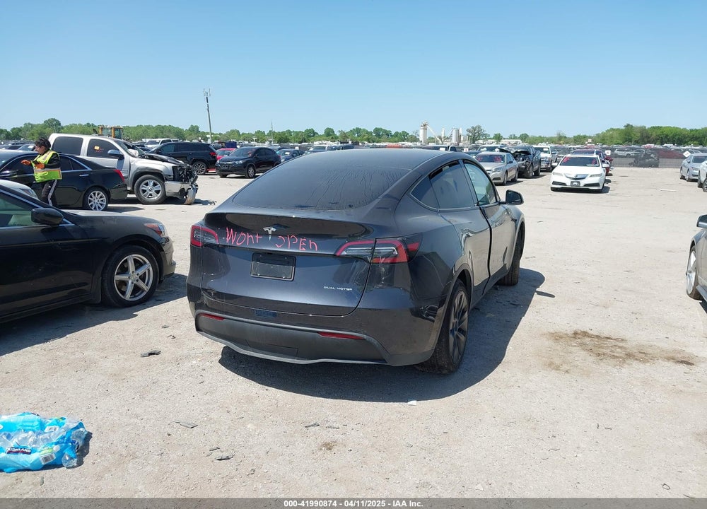 2024 TESLA MODEL Y LONG RANGE DUAL MOTOR ALL-WHEEL DRIVE VIN: 7SAYGDEEXRA304932