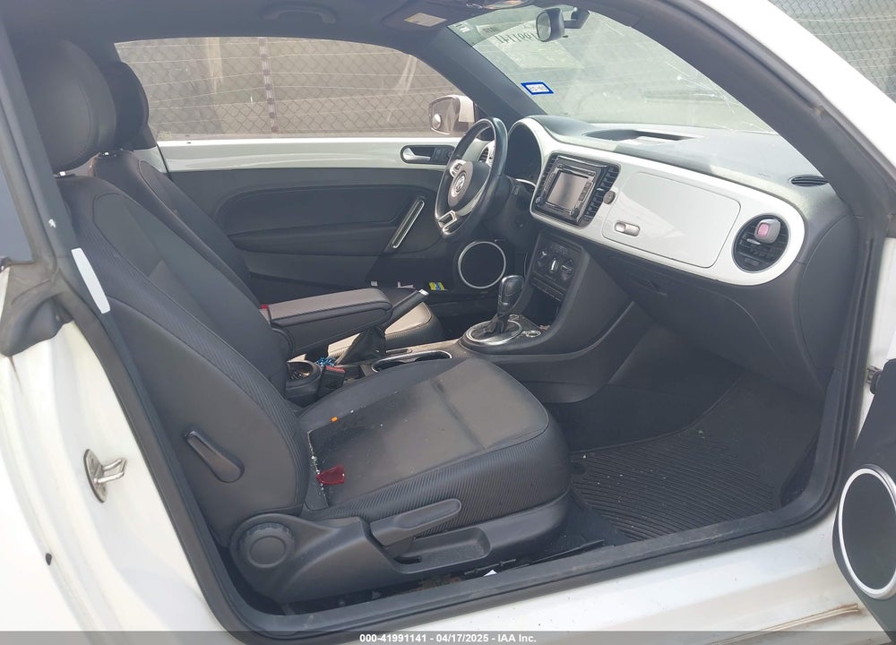 2015 VOLKSWAGEN BEETLE VIN: 3VWJ07AT9FM636098