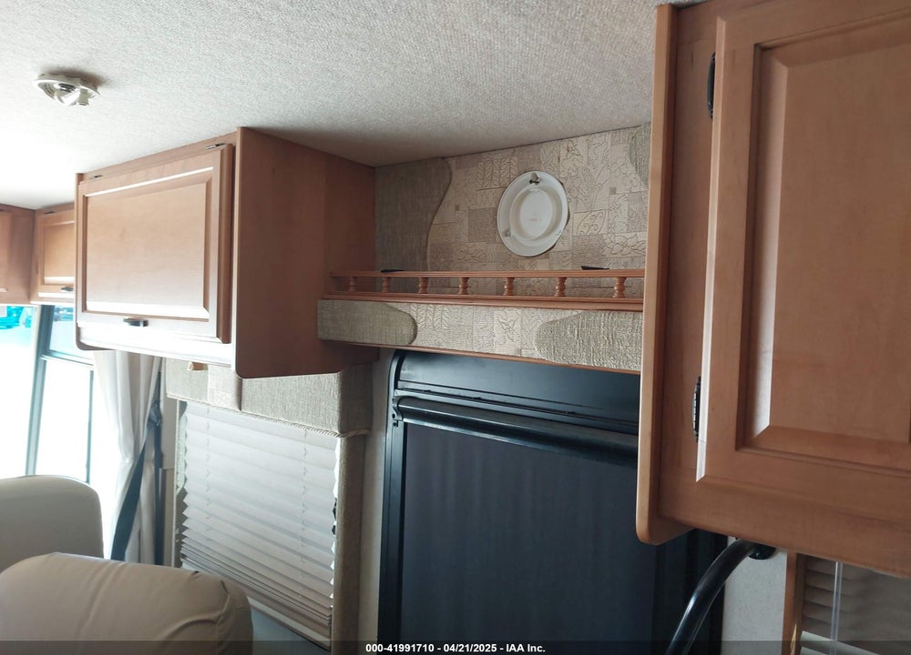 2005 WINNEBAGO ADVENTURER VIN: 5B4MPA7G353403634