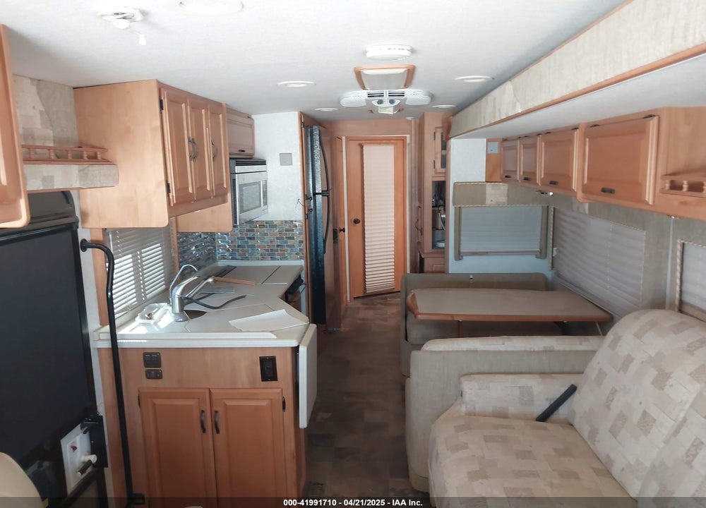 2005 WINNEBAGO ADVENTURER VIN: 5B4MPA7G353403634