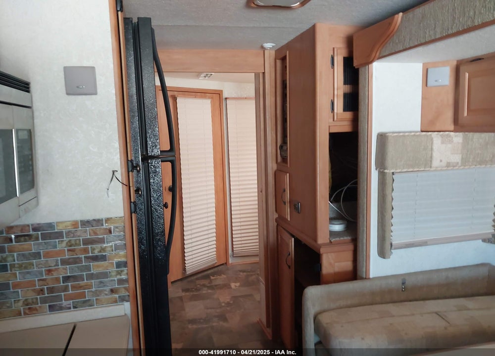 2005 WINNEBAGO ADVENTURER VIN: 5B4MPA7G353403634