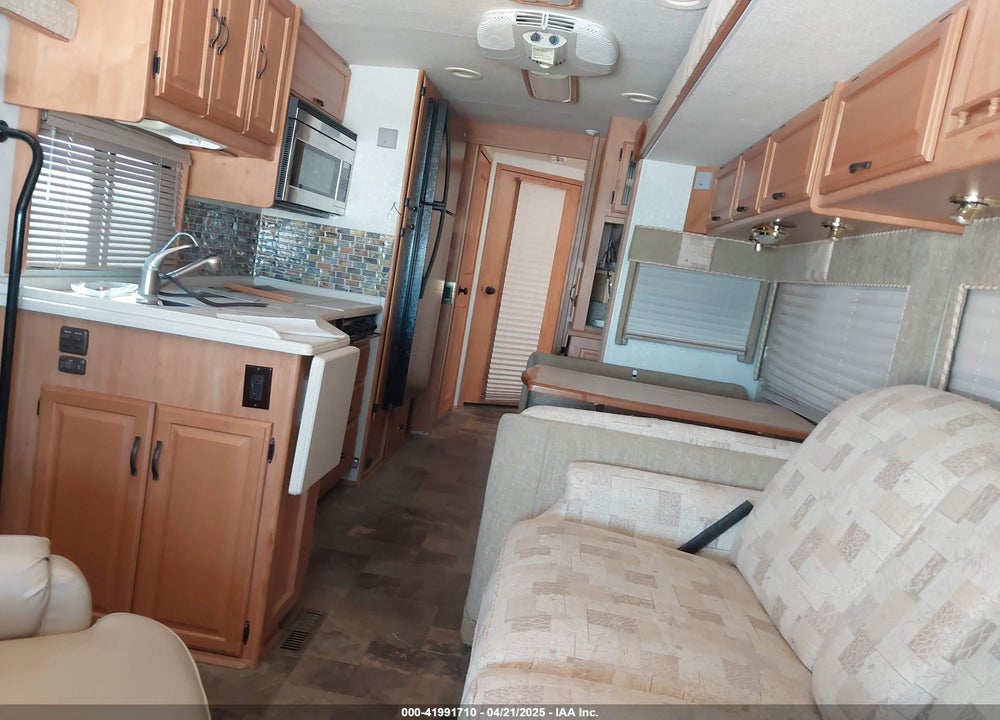 2005 WINNEBAGO ADVENTURER VIN: 5B4MPA7G353403634