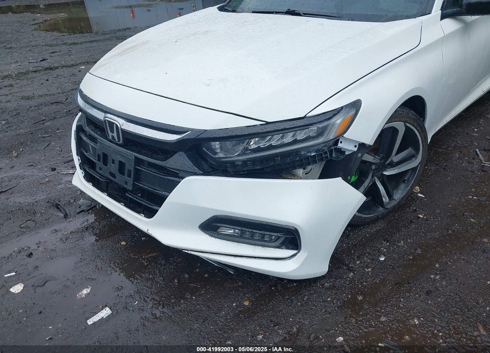 2018 HONDA ACCORD VIN: 1HGCV2F52JA006814