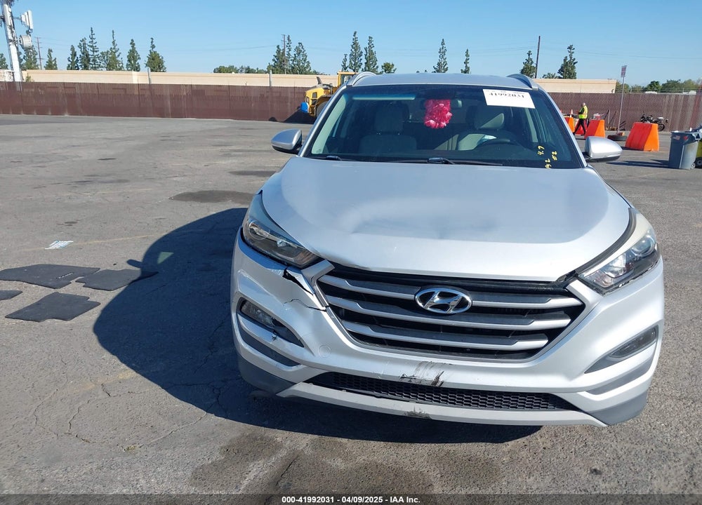 2017 HYUNDAI TUCSON VIN: KM8J33A28HU486604