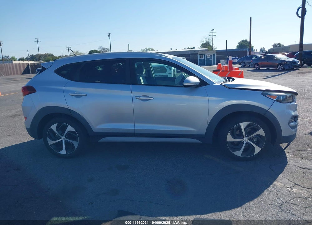 2017 HYUNDAI TUCSON VIN: KM8J33A28HU486604