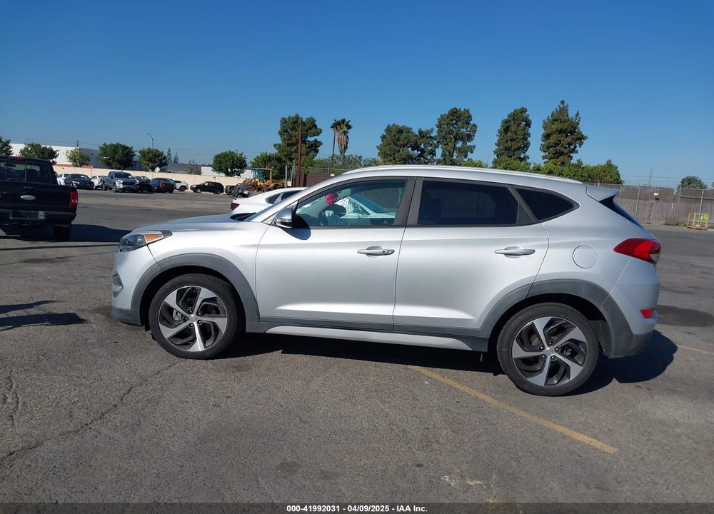2017 HYUNDAI TUCSON VIN: KM8J33A28HU486604