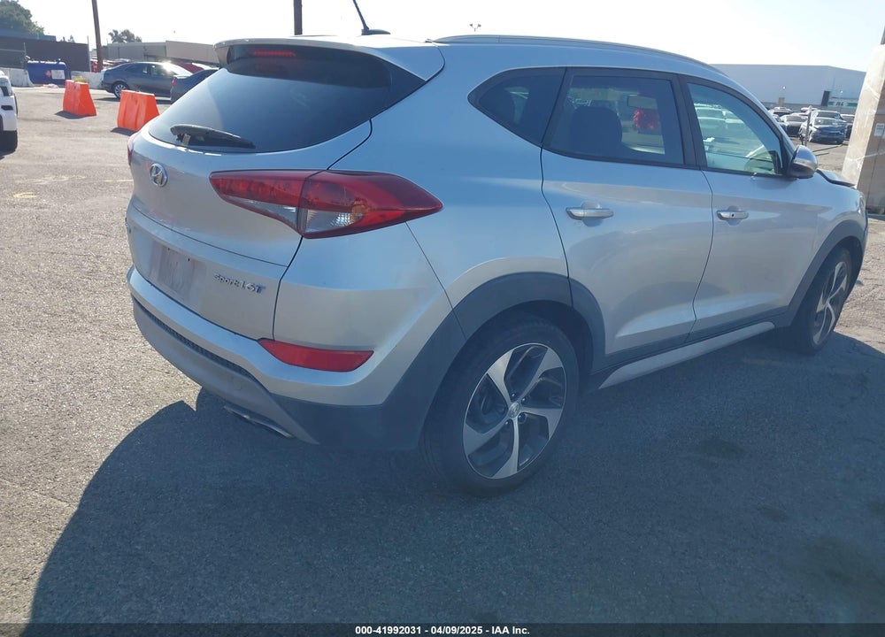 2017 HYUNDAI TUCSON VIN: KM8J33A28HU486604