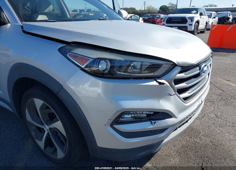 2017 HYUNDAI TUCSON VIN: KM8J33A28HU486604