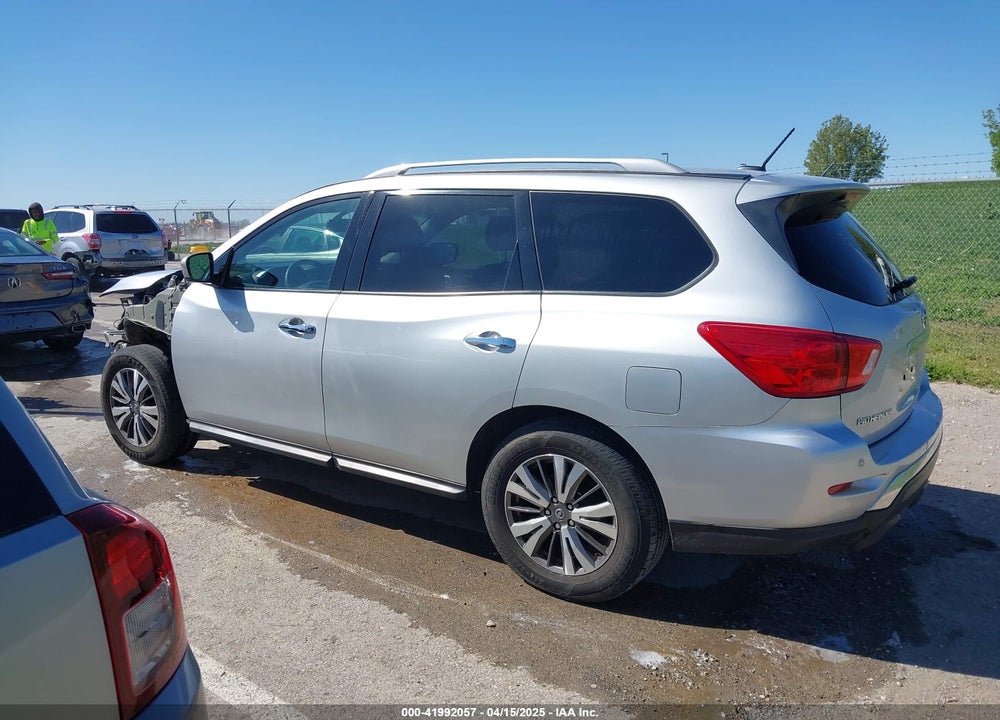 2017 NISSAN PATHFINDER SV VIN: 5N1DR2MN1HC673409