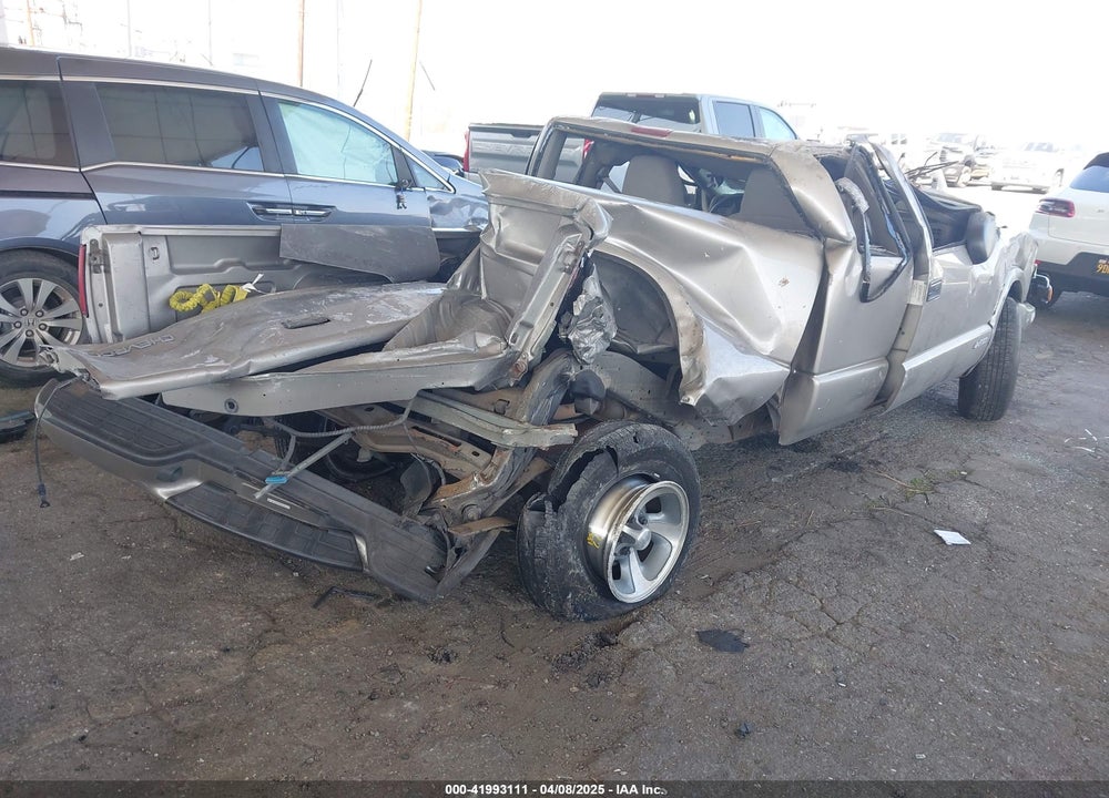 2003 CHEVROLET S-10 LS VIN: 1GCCS19H238187348