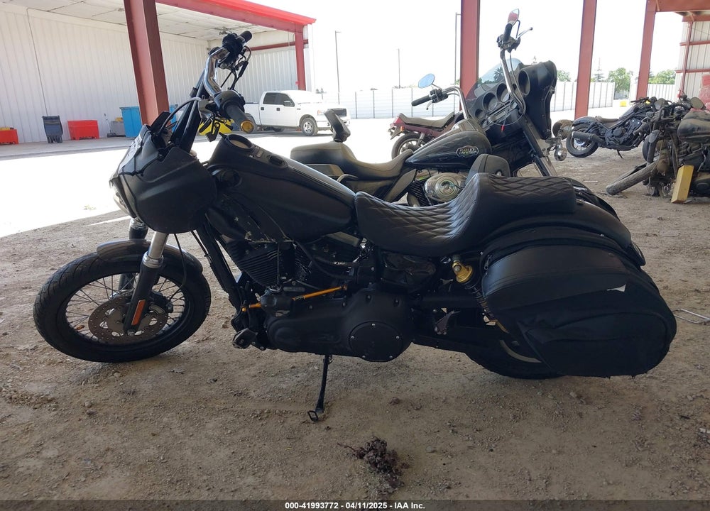 2017 HARLEY-DAVIDSON FXDB VIN: 1HD1GXM30HC316679