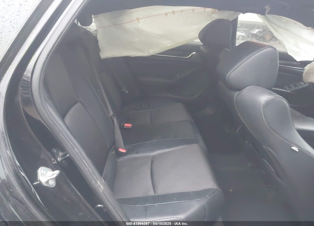 2018 HONDA ACCORD VIN: 1HGCV1F33JA222874