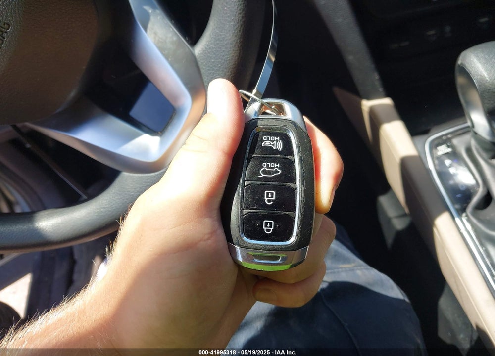 2019 HYUNDAI SANTA FE VIN: 5NMS33AD5KH048440