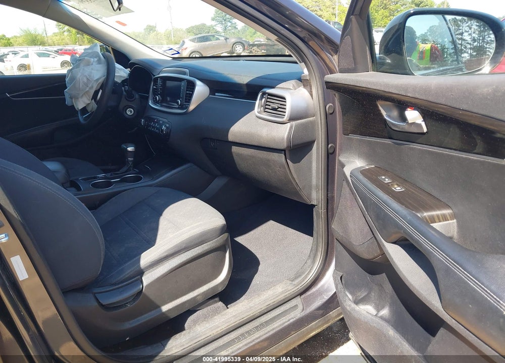 2019 KIA SORENTO 2.4L LX VIN: 5XYPG4A35KG529645