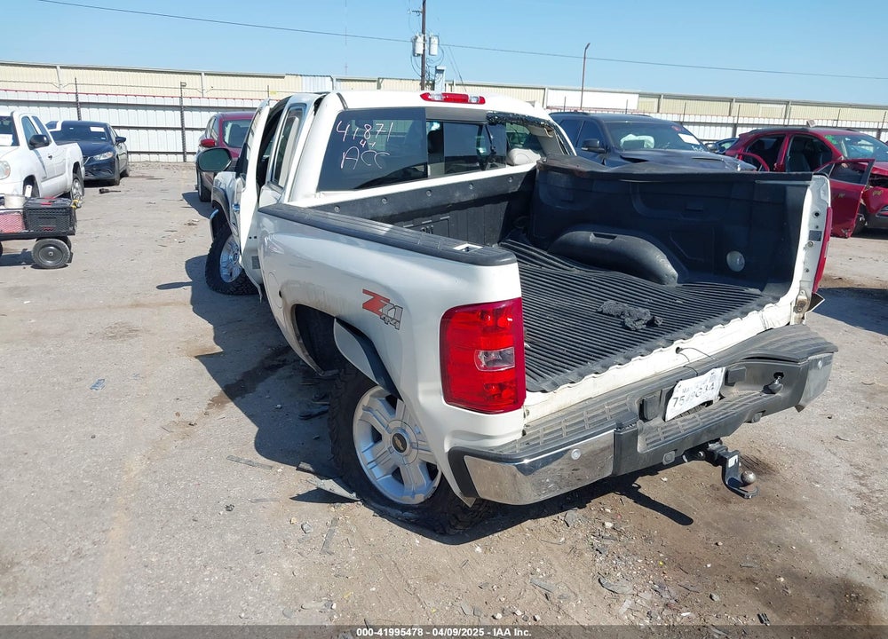 2011 CHEVROLET SILVERADO 1500 VIN: 3GCPKSE39BG403271